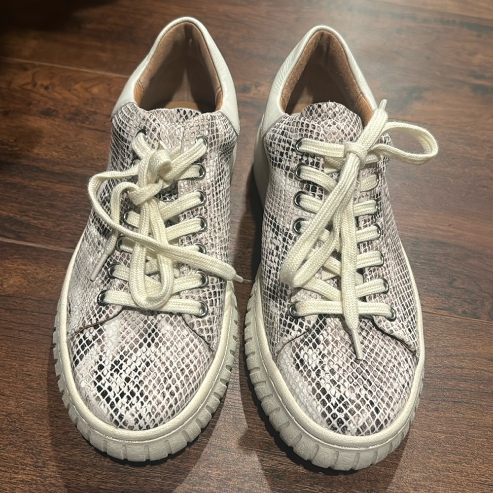 Sofft Embossed Sneakers